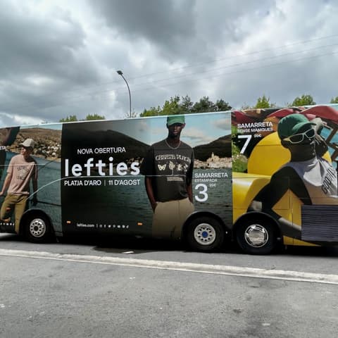 autobús publicitario